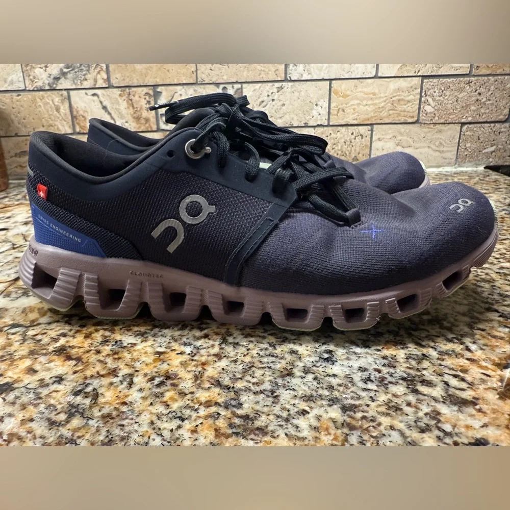 On Cloud Running Women’s Size 6 - Picture 1 of 6